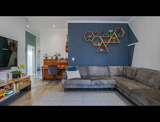 3 BEDROOM HOUSE FOR SALE IN BURGUNDY ESTATE